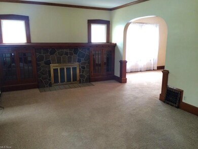 1st Floor Unit living room