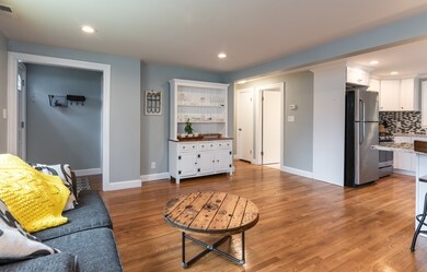 14 Wakefield Ave, Wakefield, MA 01880 - photo 3