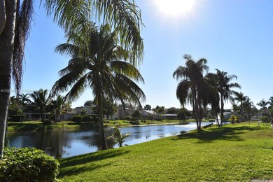 9450 Oak Grove Cir, Davie, FL 33328 - photo 4