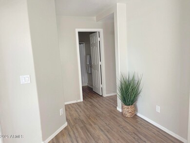 43760 W Magnolia - 2