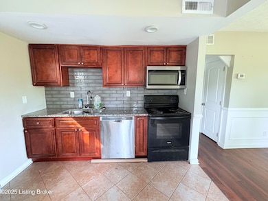 5516 Brokers Tip Ln, Louisville, KY 40272 - photo 3