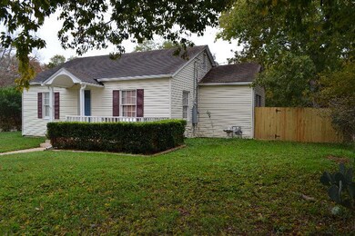 123 Travis St, San Marcos, TX 78666 - photo 2