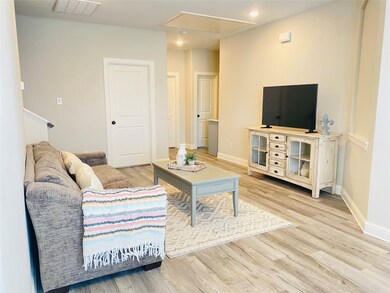 4004 Weslow St, Houston, TX 77087 - photo 4