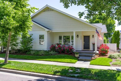 1022 Sandoz St, Central Point, OR 97502 - photo 2