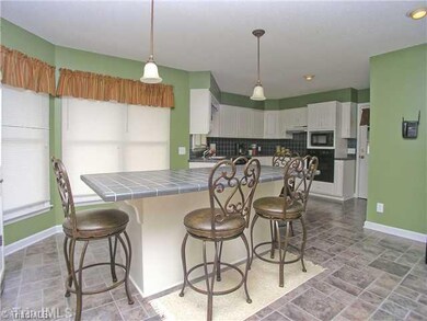 Kitchen. Big open eat in ktichen