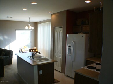Kitchen w Island
