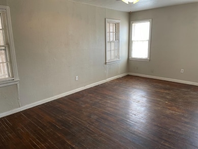 2411 22nd St unit B, Lubbock, TX 79411 - photo 4