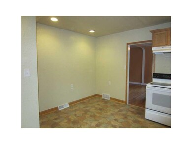 Eat-in Kitchen.