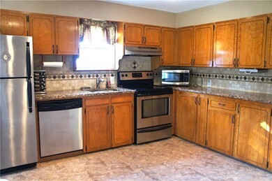 21 Oakwood Rd, Middletown, RI 02842 - photo 3