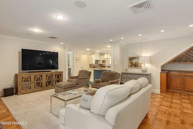 13-web-or-mls-207 Beverly Dr-3