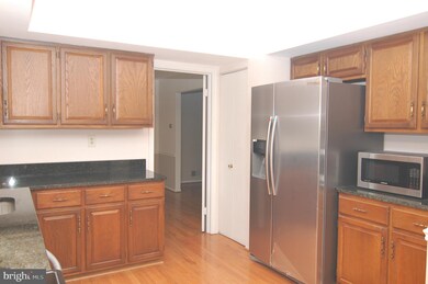 12624 Lamp Post Ln, Potomac, MD 20854 - photo 5