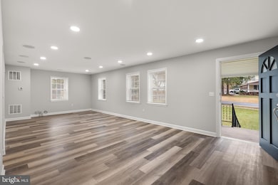 201 Washington Grove Ln, Gaithersburg, MD 20877 - photo 3
