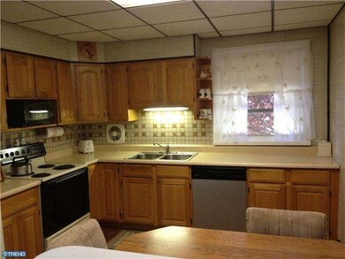 193 Dimarco Dr, Philadelphia, PA 19154 - photo 2