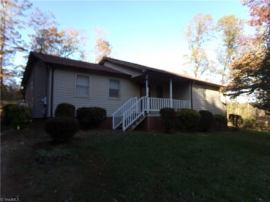 1062 Cannon Heights Dr, Asheboro, NC 27205 - photo 3