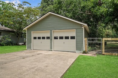 2122 Stadium Dr, Alvin, TX 77511 - photo 6