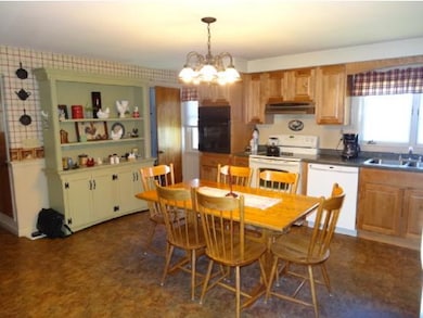 462 Pembroke St, Pembroke, NH 03275 - photo 6