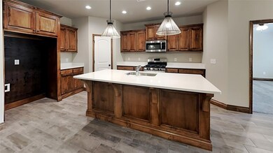 7055 N Richardson Ct, Warr Acres, OK 73132 - photo 7