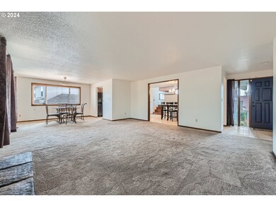 599 NE 24th St, Gresham, OR 97030 - photo 6