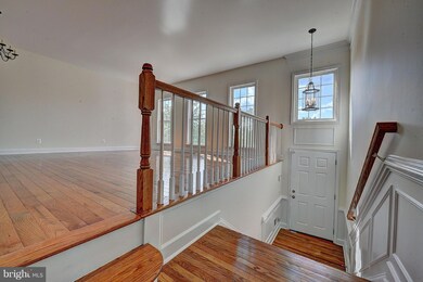 8197 Laurel Crossing Ln, Lorton, VA 22079 - photo 2