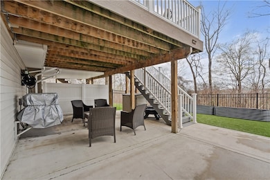The perfect yard for pets, kids and adults!!
