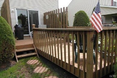 2747 Victoria Ln, Easton, PA 18045 - photo 4