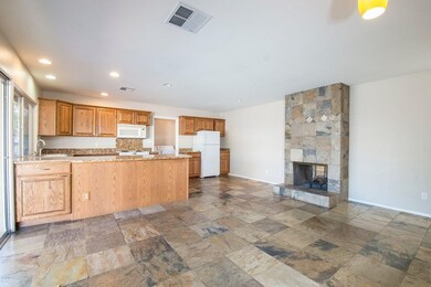 Kitchen/Dining