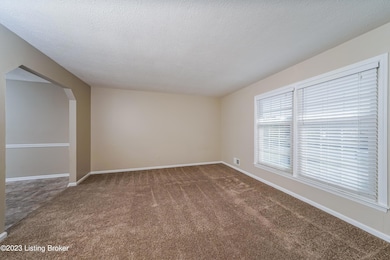 009-photo-primary-bedroom-8668391