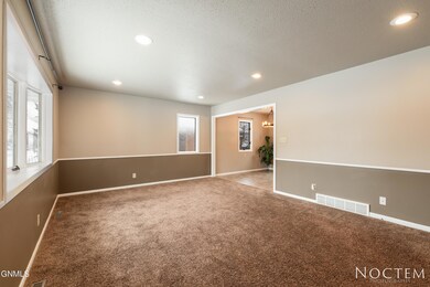 1326 N 16th St-30