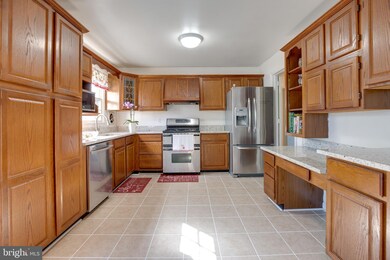 8001 Log Cabin Ct, Springfield, VA 22153 - photo 7