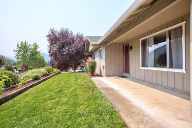 420 Nugget Dr, Rogue River, OR 97537 - photo 4