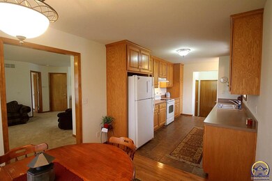 4125 SW Moundview Dr, Topeka, KS 66610 - photo 4