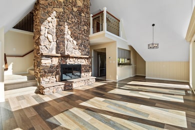 W5685 Koss Living Room 4