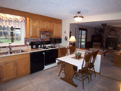 1663 Evinrude Ave, Columbus, OH 43229 - photo 5