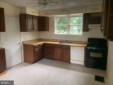 421 W 3rd St, Palmyra, NJ 08065 - photo 4