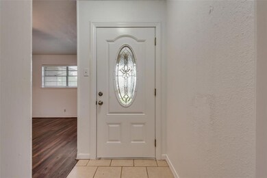 703 Melody Ln, Gainesville, TX 76240 - photo 3