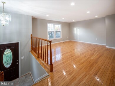 9526 Burning Branch Rd, Burke, VA 22015 - photo 2