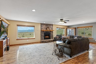 06 - Living Room