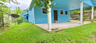 807 S Victory Dr, Houston, TX 77088 - photo 2