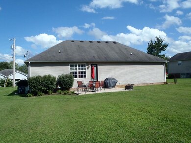 111 Kolby Dr, Shelbyville, TN 37160 - photo 2