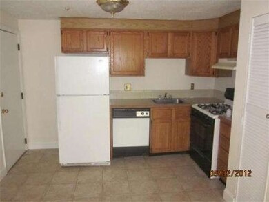 381 Hildreth St unit 205, Lowell, MA 01850 - photo 3