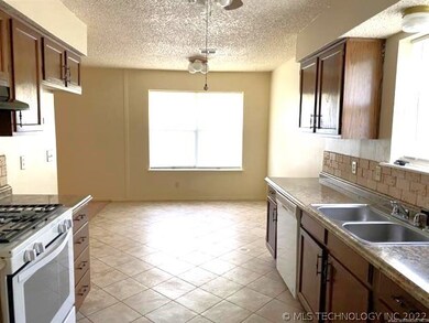 23509 E 103rd St S, Broken Arrow, OK 74014 - photo 4