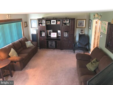 402 W Grays Ave, Glenolden, PA 19036 - photo 3