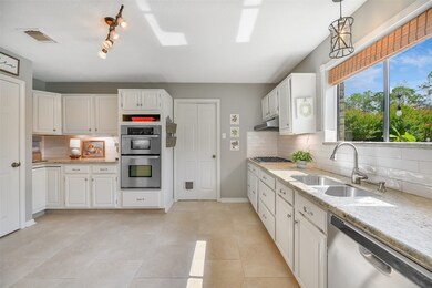 2405 S Mission Cir, Friendswood, TX 77546 - photo 7