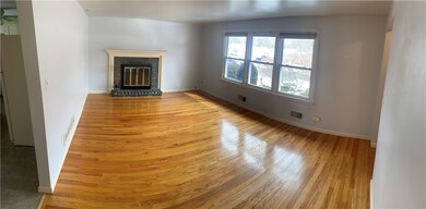 49 Fashion Dr, Warwick, RI 02886 - photo 2