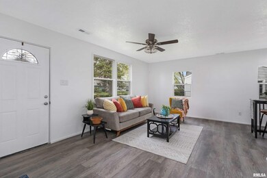 7311 Cedar St, Davenport, IA 52806 - photo 3