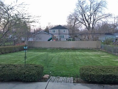 2302 Kirchoff Rd, Rolling Meadows, IL 60008 - photo 2