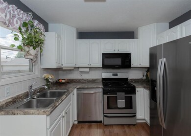 1909 W 69th St, Davenport, IA 52806 - photo 5