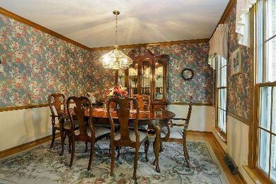 675 Bluegrass Dr, Wheaton, IL 60189 - photo 3