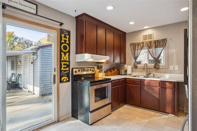 121 29th Ave SW, Cedar Rapids, IA 52404 - photo 6