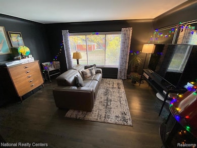 Fontainebleau Condominums unit 237, Waterford, MI 48328 - photo 2